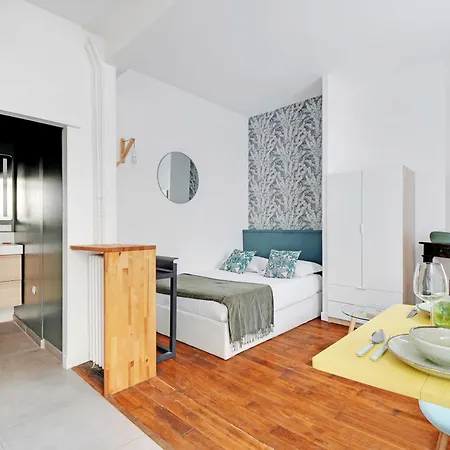 New With Terrace Near The Eiffel Tower *