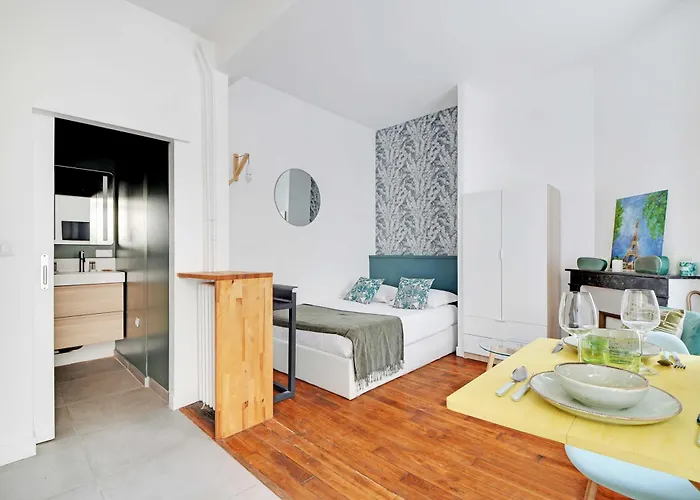 New With Terrace Near The Eiffel Tower *